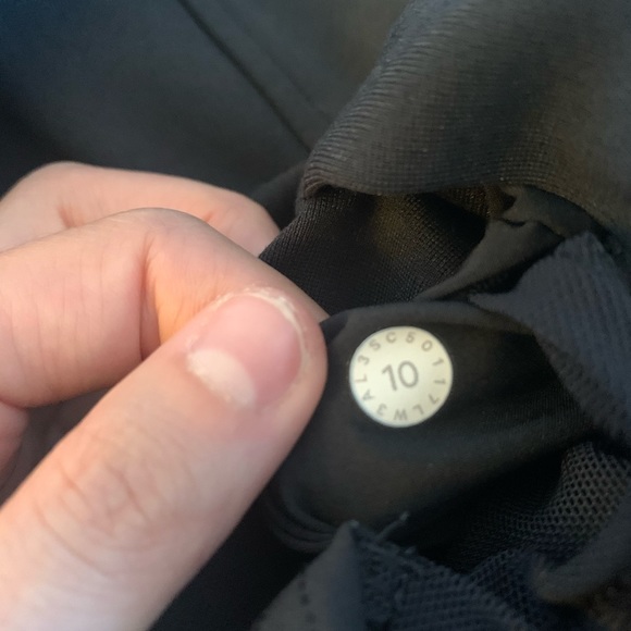 Lululemon On-Track Crew Black Size 10 - Picture 10 of 10